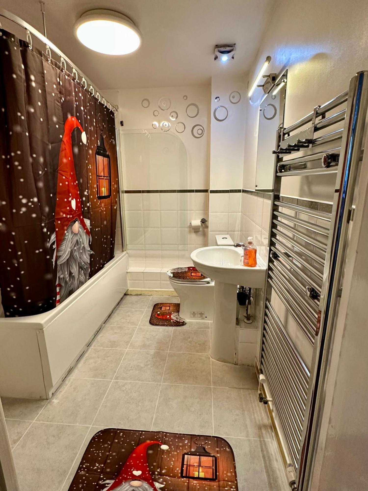 London Central Apartment: 2-Bed Oasis with Rapid Transit Access Exterior photo